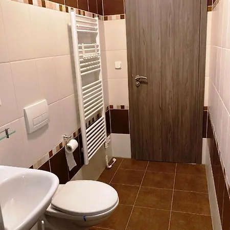 Klinovecky Apartmanek דירה